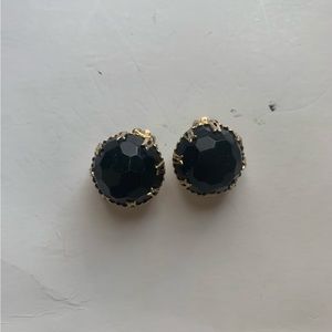 Black and gold costume jewelry clip on earrings (1605)